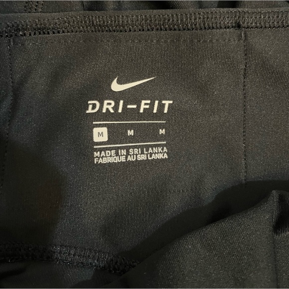 Nike capri leggings, size M - Picture 4 of 4